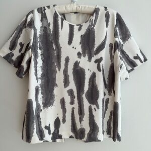 NU7 Asymmetric Back Zip Short Sleeve Boxy Top Back Slit Neutral Abstract Unique